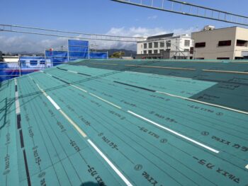 静岡県事務所新築工事 屋根工事(ルーフィング)👷♂️