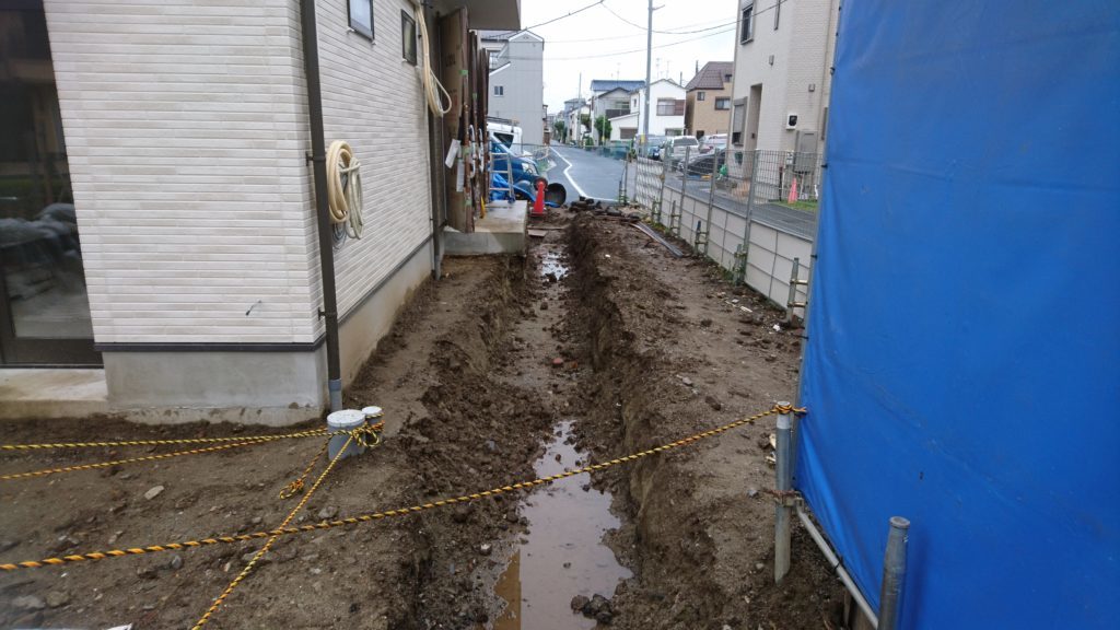 江戸川区U様邸 晴れ間をねらって外構の工事です!