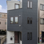 スタイリッシュな外観と安心の耐震構造の3階建て住宅　墨田区