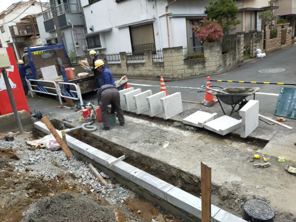 江戸川区新築建て替え注文住宅S様邸　外回りの工事👷