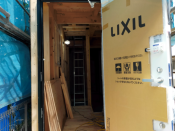 江東区新築注文住宅S様邸 扉・サッシ取付工事👷♂️