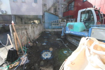 墨田区新築建て替え住宅H様邸 基礎工事 がんばるオペレーターさん!👷