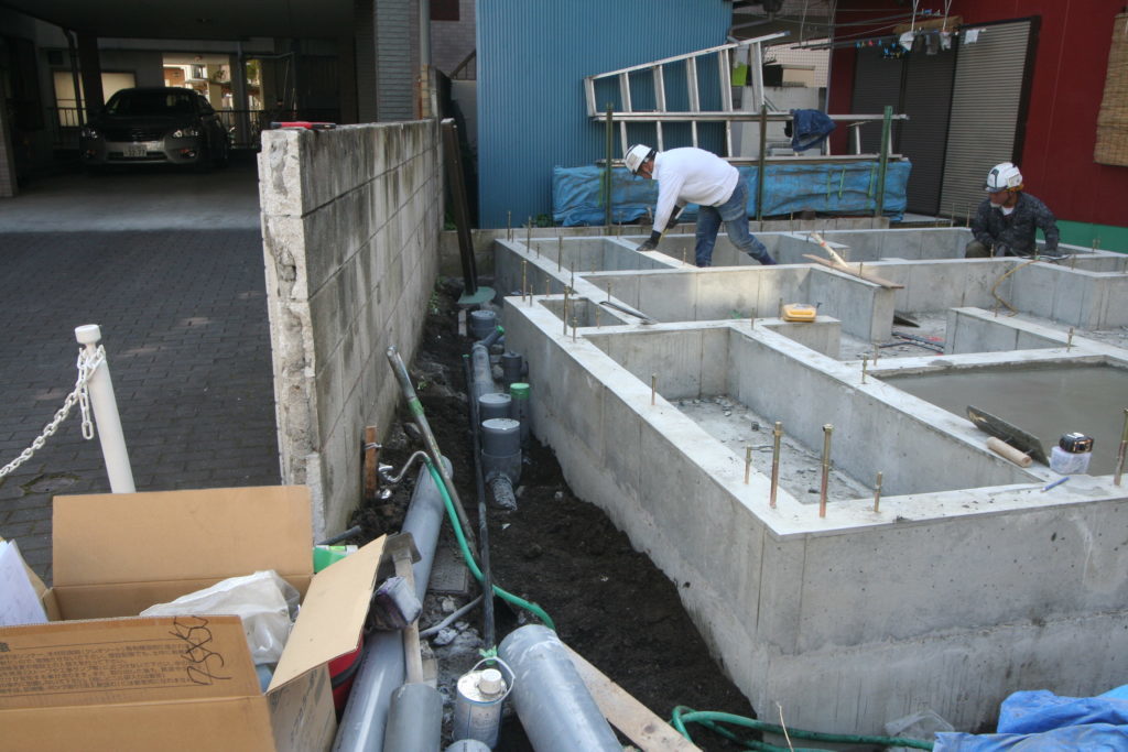 墨田区新築建て替え住宅H様邸　引き継続き基礎工事👷