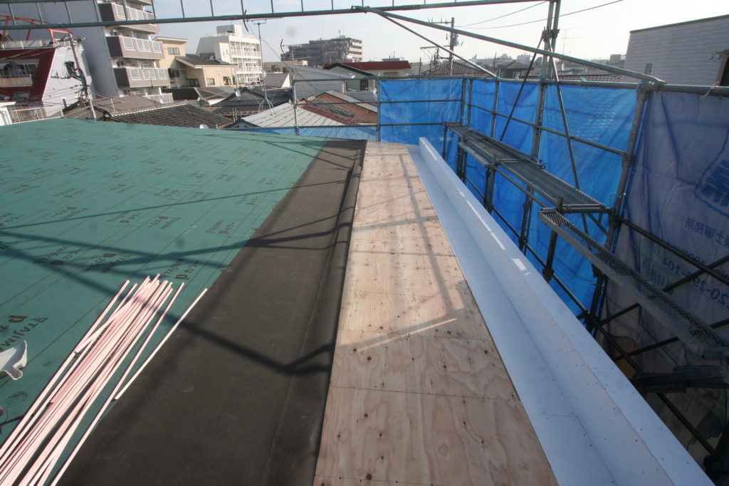 足立区新築注文住宅S様邸 屋根の防水工事です🏠