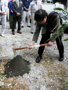 地鎮祭　穿ち初めの儀