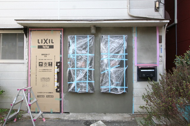 外壁を塗る左官職人さん??の手さばき