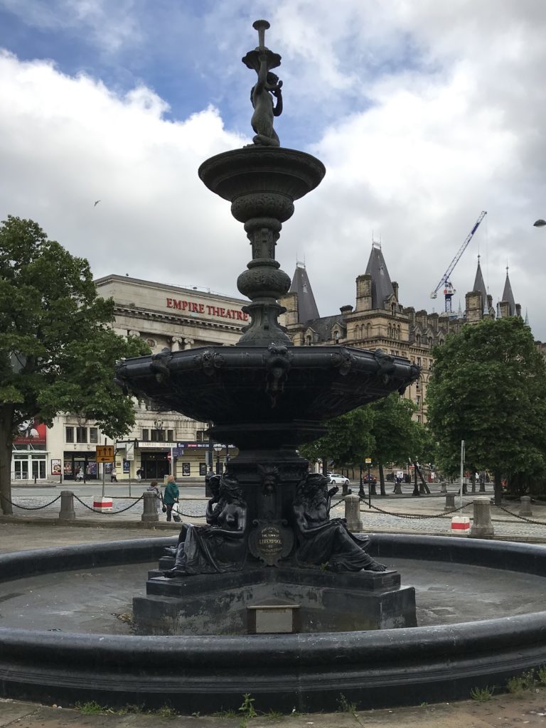 イギリス・リバプールで見つけた古い噴水・その2