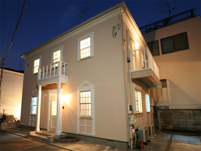 クラシックな間取りと広いベランダの郊外型2階建て住宅：江戸川区・27坪
