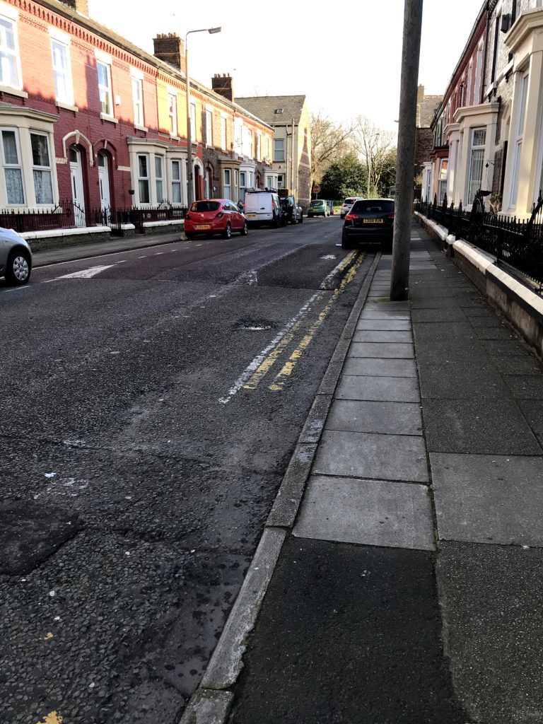 イギリスの住宅地にある道路